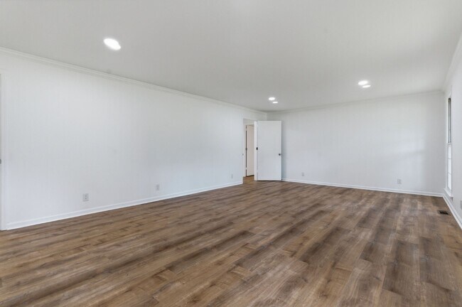 Building Photo - 308 Brookview Ct