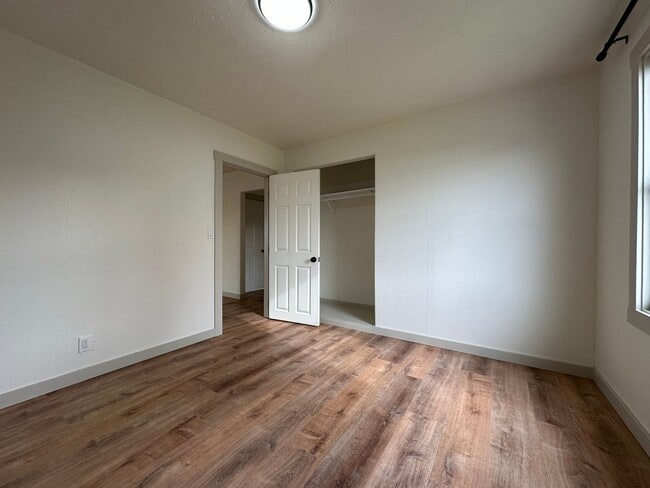 Building Photo - Newly Remodeled 3 bedroom house in Roseburg