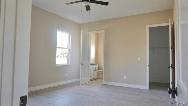 Building Photo - 786 E Dunbar Ln