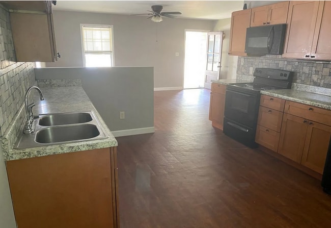 Building Photo - 2 BD/ 2 BA