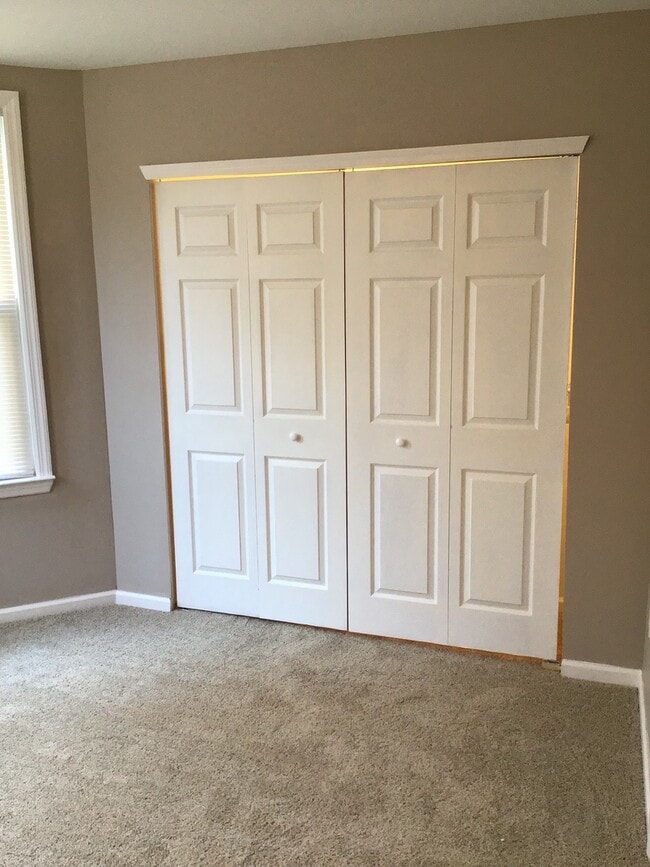 Building Photo - Upgraded 2 Bed/2 Bath plus Den HOME 1100 sq ft. Unit...A Must See!!!