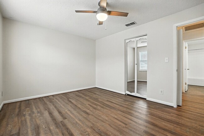 Building Photo - 1101 Surry Ln