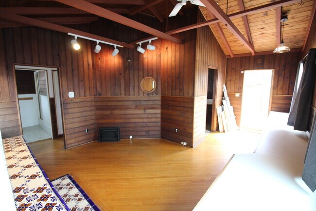 Building Photo - 1010 Tourmaline St