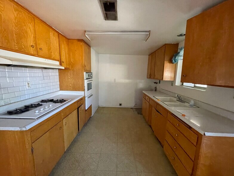 Building Photo - 361 N 8th St