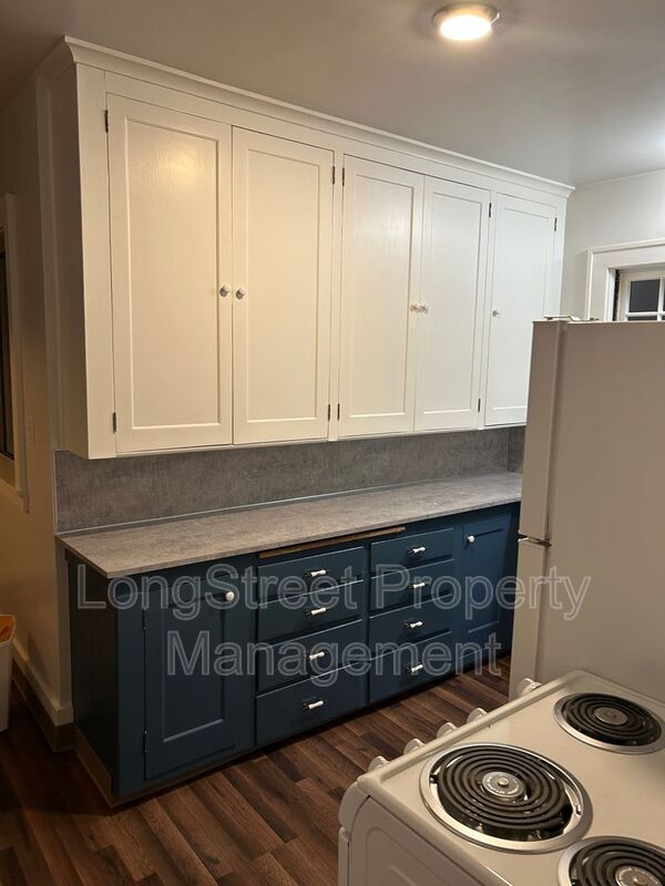 Building Photo - 1905 SE 27th Ave