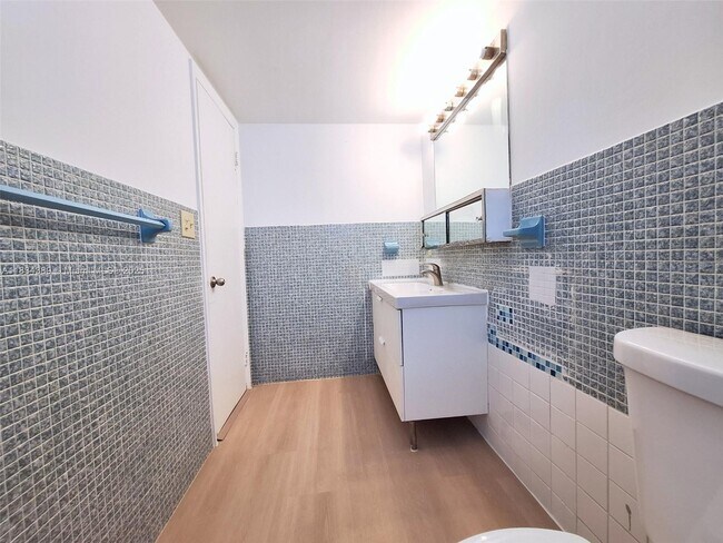 Building Photo - 1357 Collins Ave