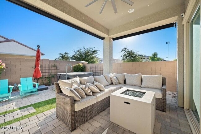 Building Photo - 18427 W Clinton St