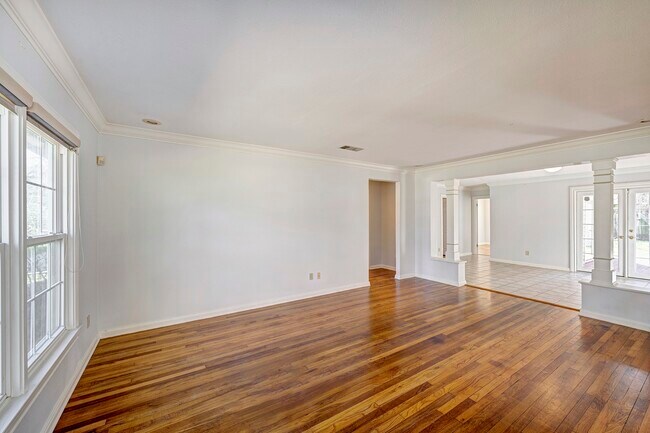 Building Photo - 1027 Althea Dr