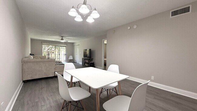 Building Photo - 2925 SW 22nd Ave