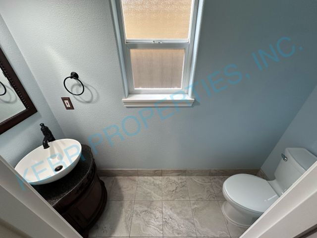 Building Photo - FREE RENT! Charming 3-Bedroom Retreat with Stunning Views on Shore View Dr!