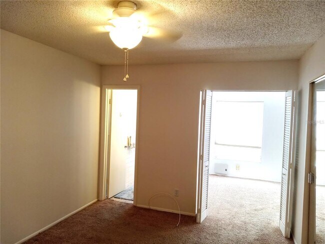 Building Photo - 2427 Rhodesian Dr