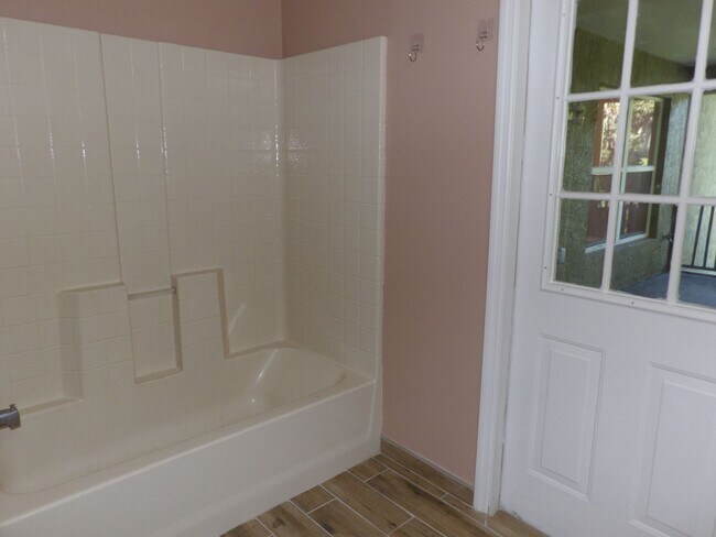 Building Photo - Spacious 4 Bedroom 2236 Sq Ft Call Carole Arcaro 386-216-4900 Deltona L Realty