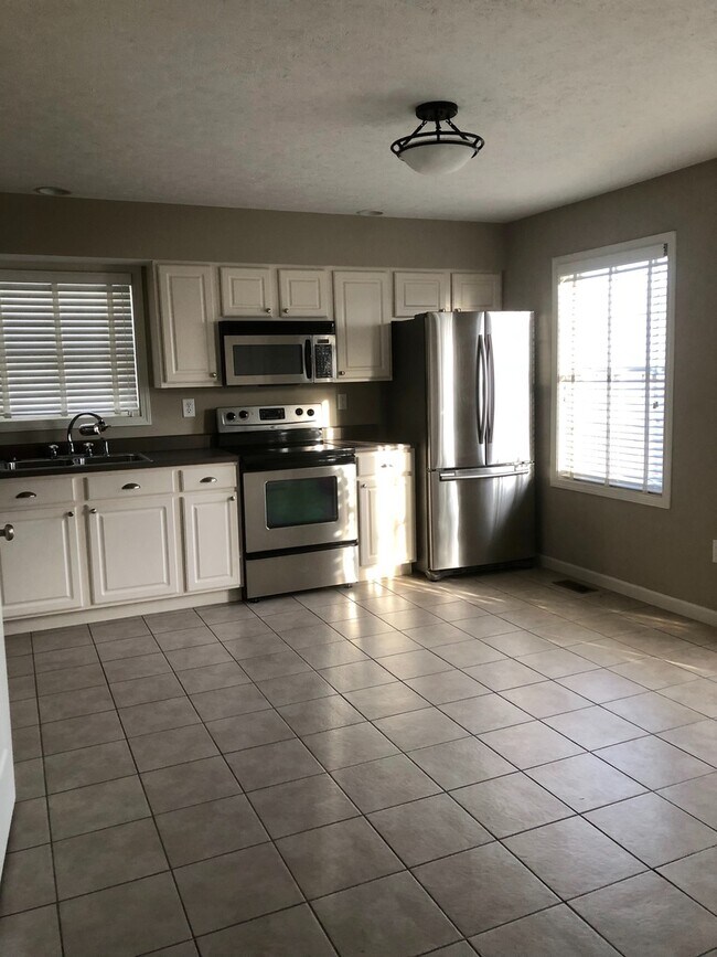 Building Photo - 2 Bdrm Avail July 2026;  $1,800 monthly