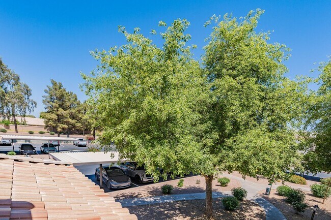 Building Photo - Chandler's Best-Kept Secret: Spacious Cond...
