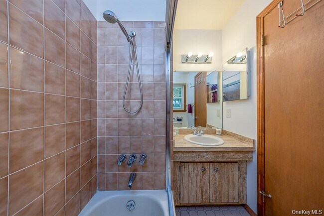 Building Photo - 71 Jolliffe Ave