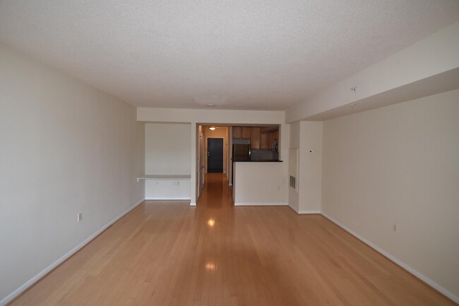 Building Photo - The Continental