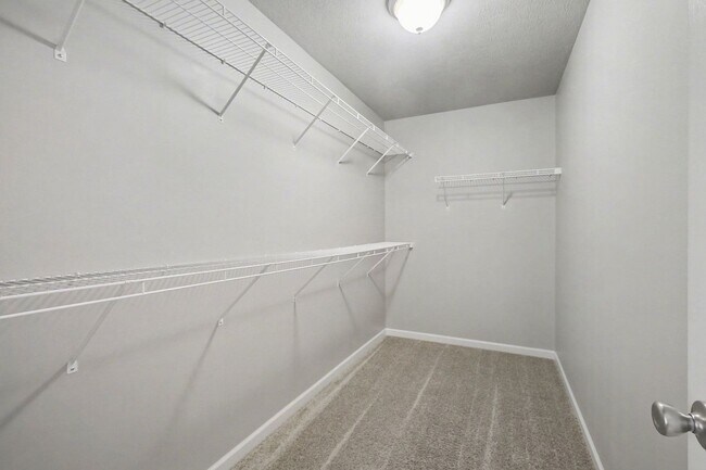 Building Photo - Outstanding Neighborhood in Saugatuck for Long Term Lease!