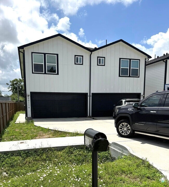 Building Photo - 9911 Porto Rico Rd