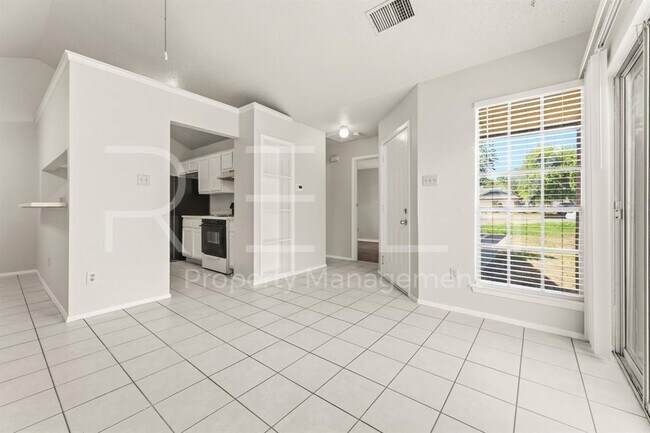Building Photo - 409 Greenlawn Blvd