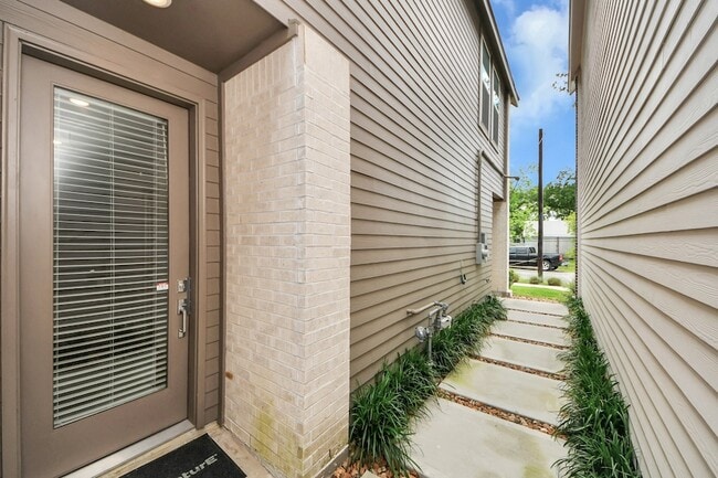 Building Photo - 1046 Homer St