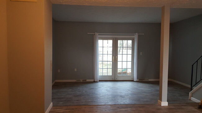 Building Photo - Spacious 3 Bedroom, 1 Bath Townhome in Hav...