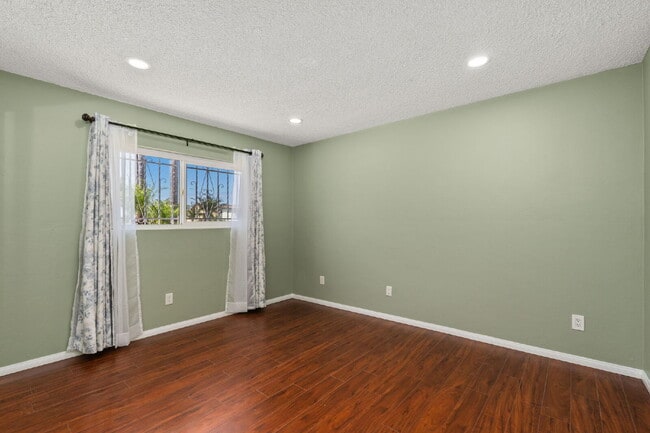 Building Photo - Spacious 3BR Retreat in the Heart of Cherokee Point