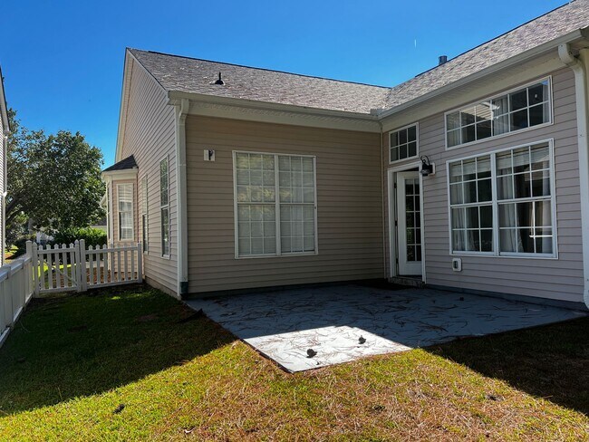 Building Photo - 404 Blackberry Ln