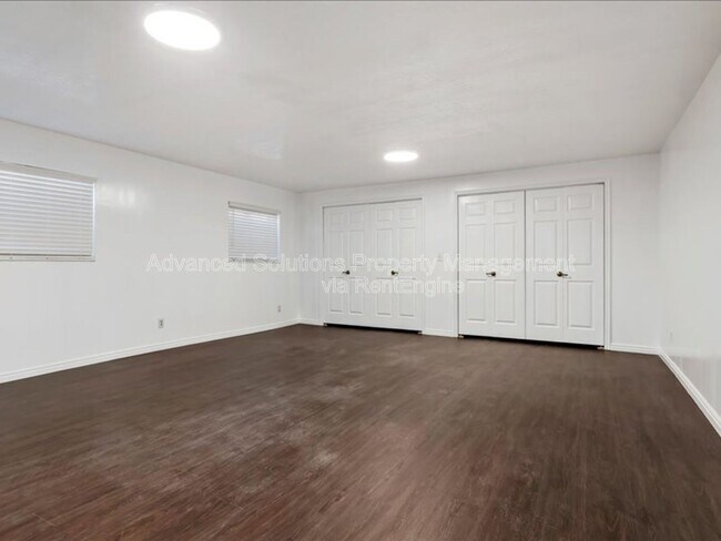 Building Photo - 6837 Creekcove Way