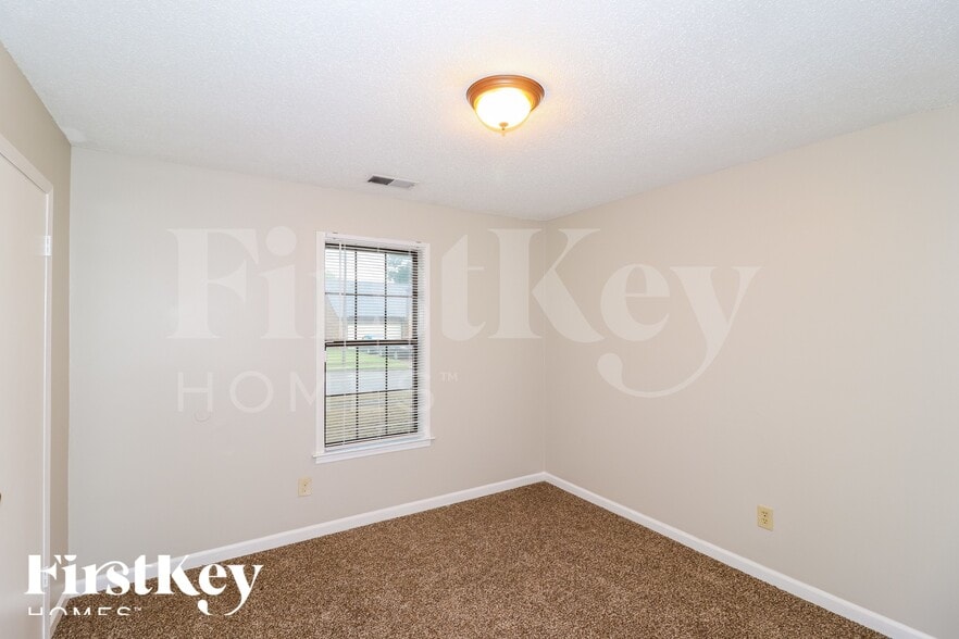 Building Photo - 6990 Scepter Cove