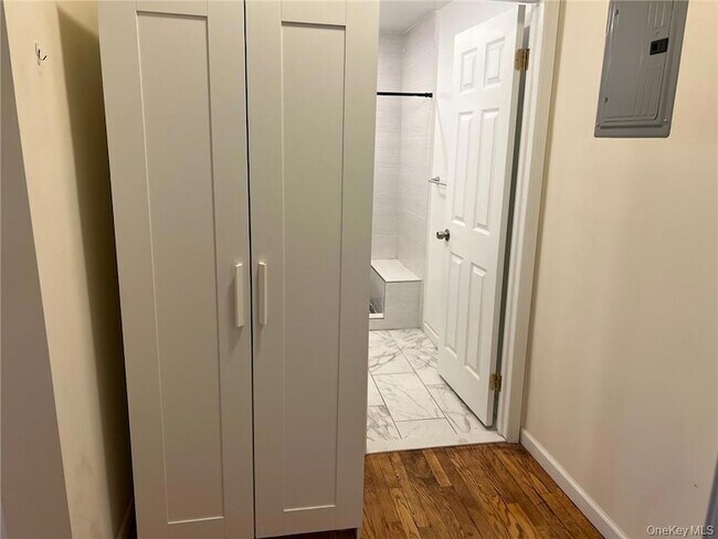 Building Photo - 42 E Main St