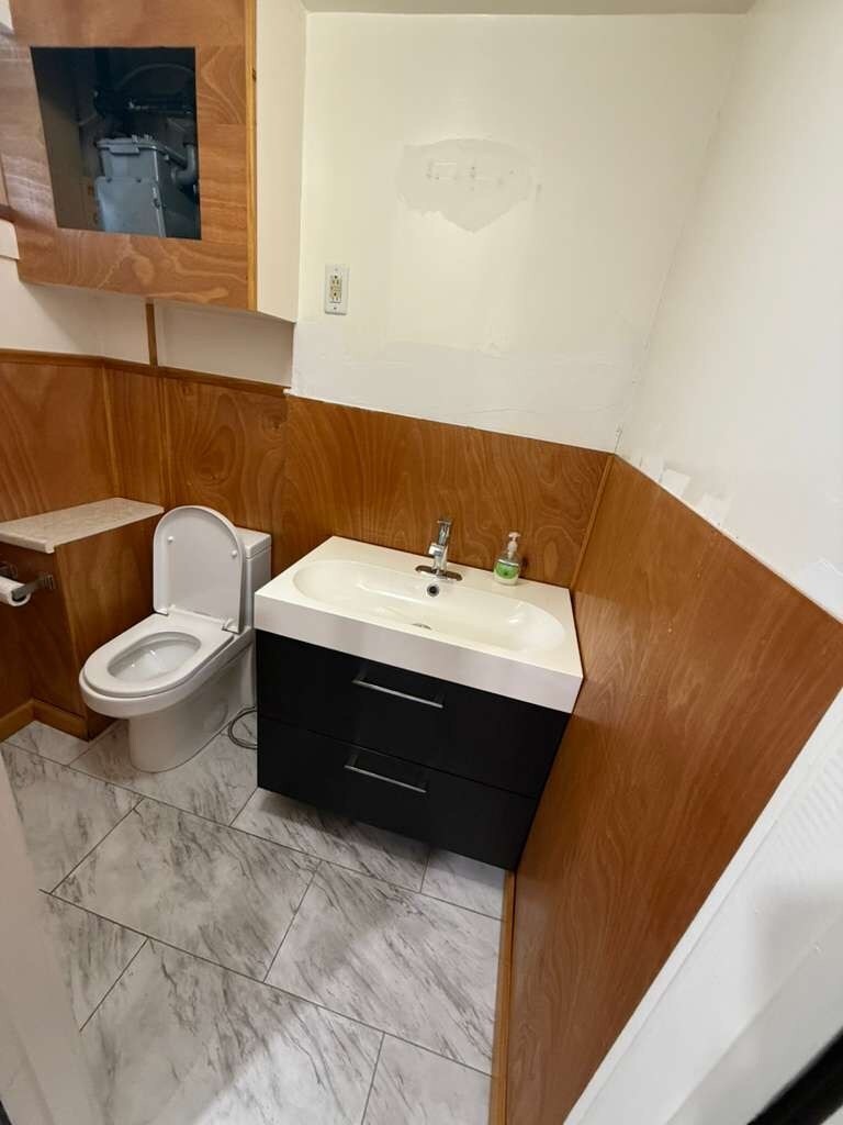 Building Photo - 114 E Colonial St