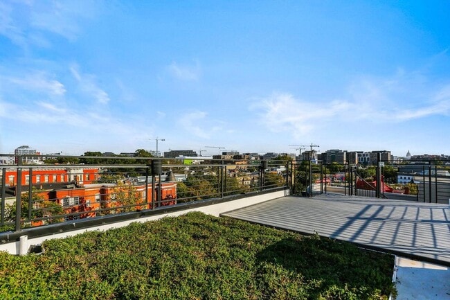 Building Photo - Private Double Decker Rooftop! - Modern Lu...