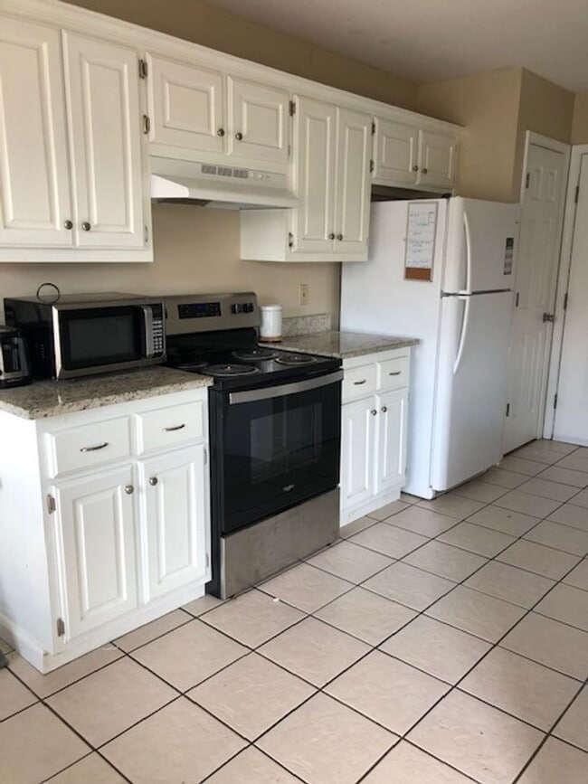 Building Photo - Charming 3-bedroom, 2-bath home located in the heart of Searcy!
