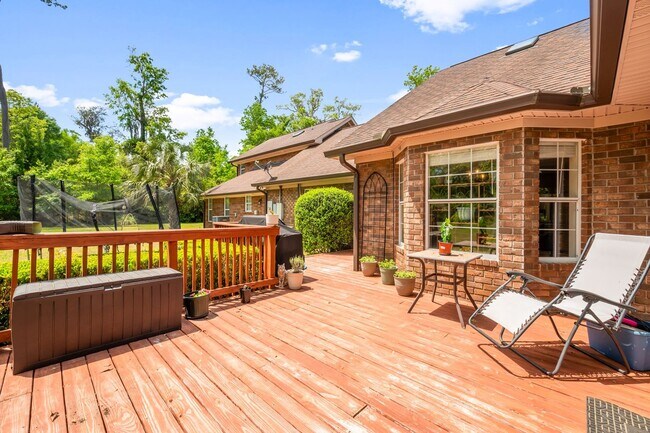 Building Photo - Everything included in rent price!! All ut...