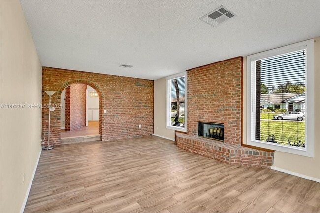 Building Photo - 1785 Lisa Ln