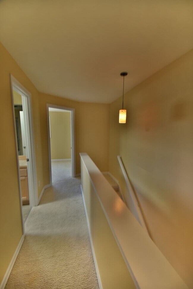 Building Photo - 2Bd/1.5Ba Edmonds Condo
