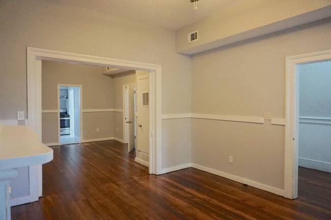 Building Photo - 3 BED | 2 BATH | PRIVATE PATIO | WALK TO FORSYTH