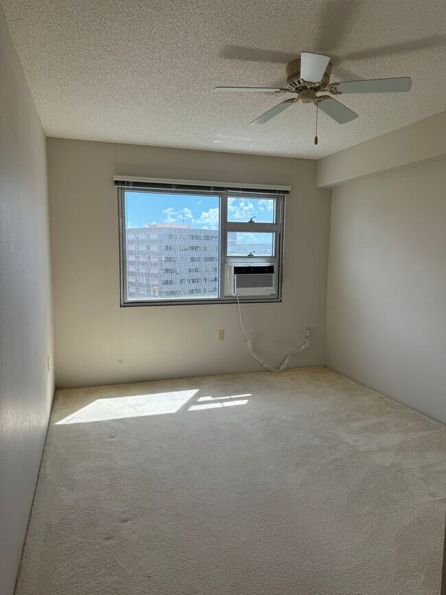 Building Photo - Country Club Village 6 - 2 Bedroom 1.5 Bat...