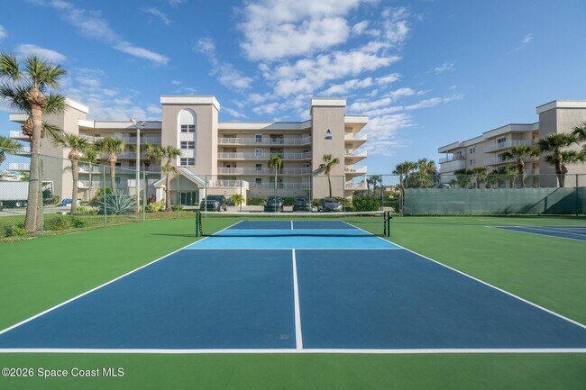 Building Photo - 601 Shorewood Dr