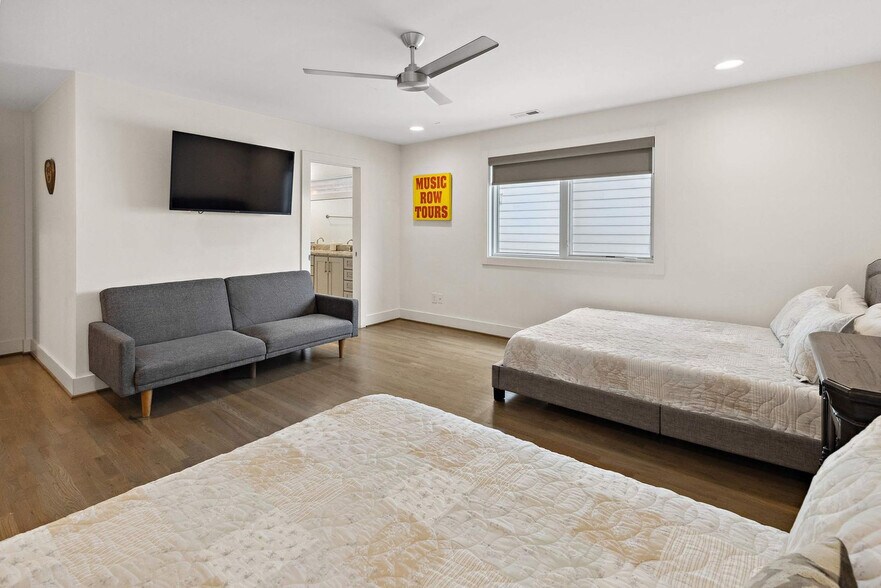 Building Photo - 960 9th Ave S