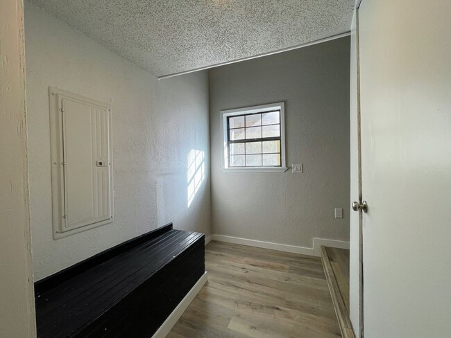 Building Photo - Built-Strong Big?Spring Residence – Durability Meets All-Season Comfort