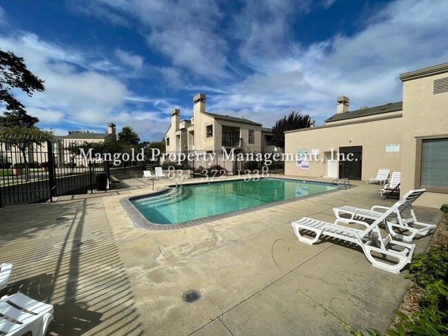 Building Photo - 2-Bedroom 1-Bath Condo with Fireplace, New...