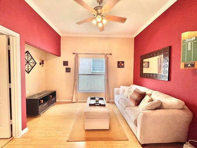 Building Photo - 137 Canterbury Pl