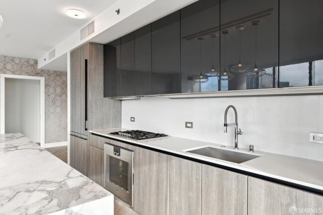 Building Photo - 201 Folsom St