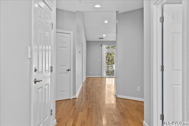 Building Photo - 164 Sandy Cove Dr