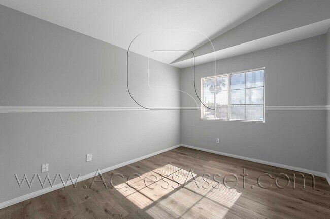 Building Photo - 464 E Jarvis St