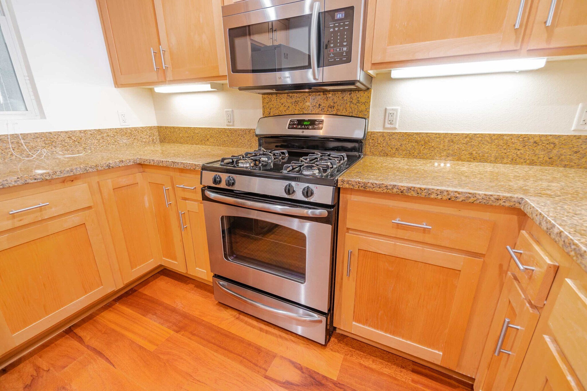Building Photo - 301 Crescent Ct