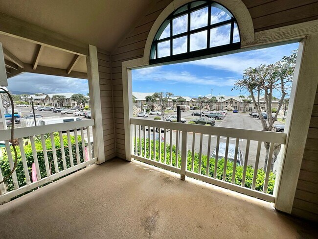 Building Photo - Spacious 2 Bedroom / 2 Bath Mostly Furnish...