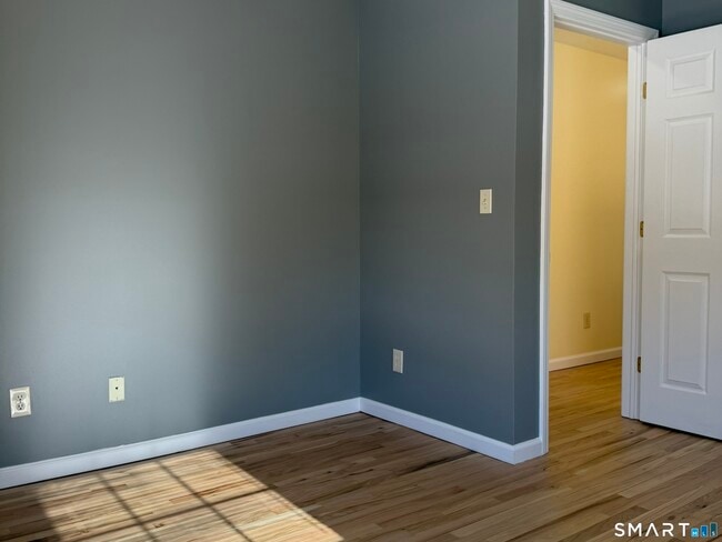 Building Photo - 765 Hart St