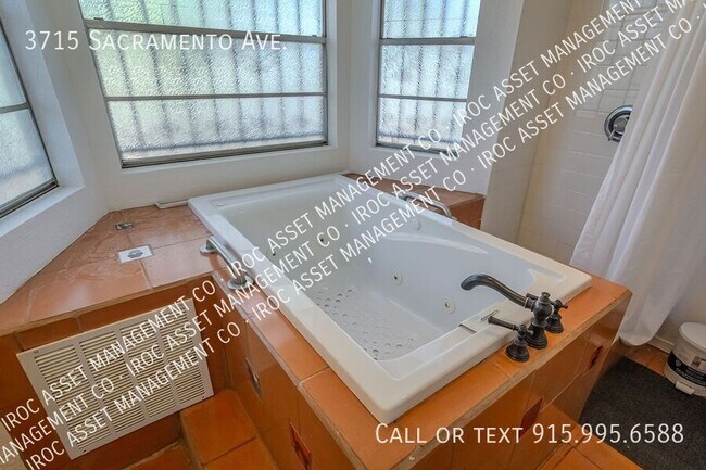 Building Photo - 3715 Sacramento Ave